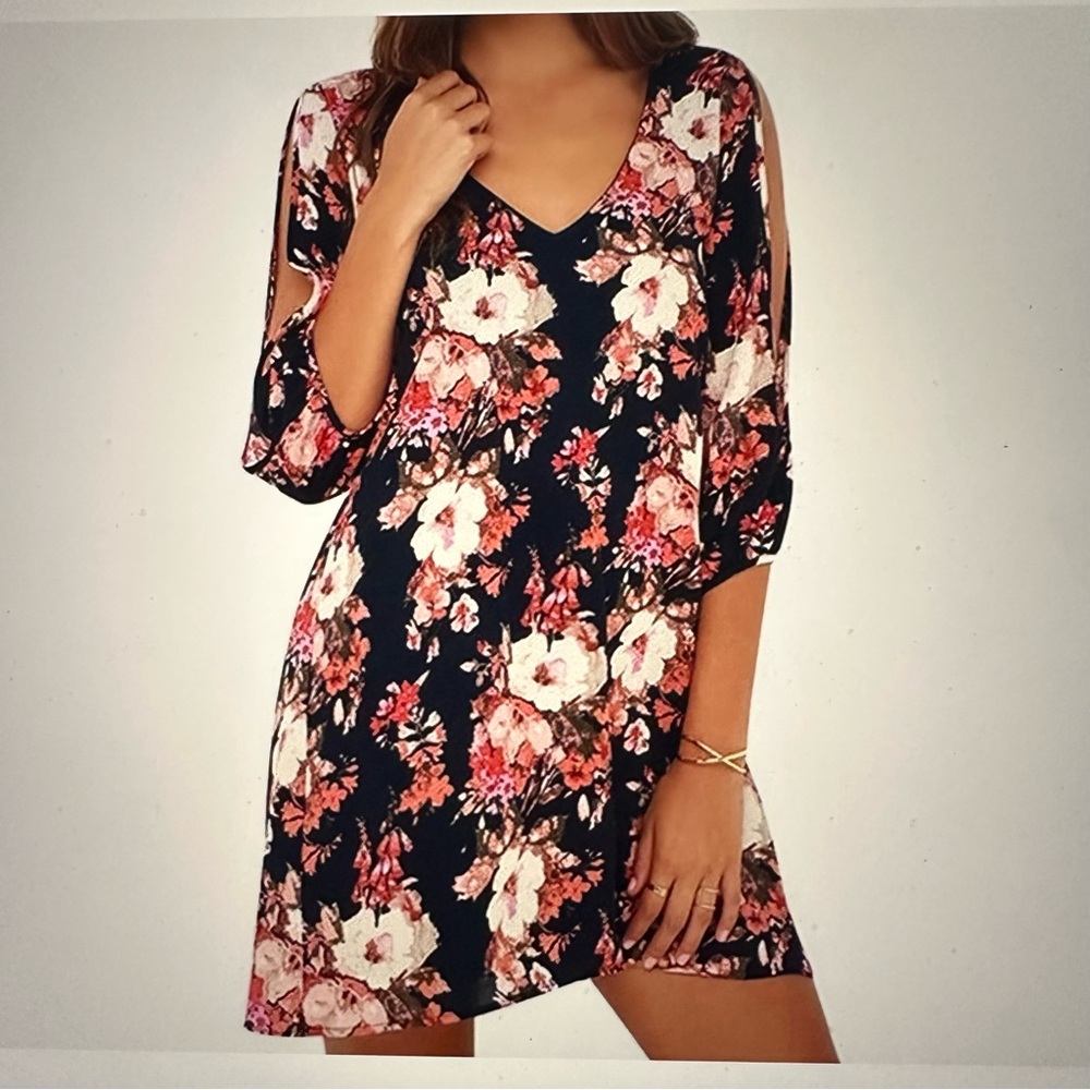Lulu’s Shifting Dears Navy/Floral Split Sleeve Dress Size M